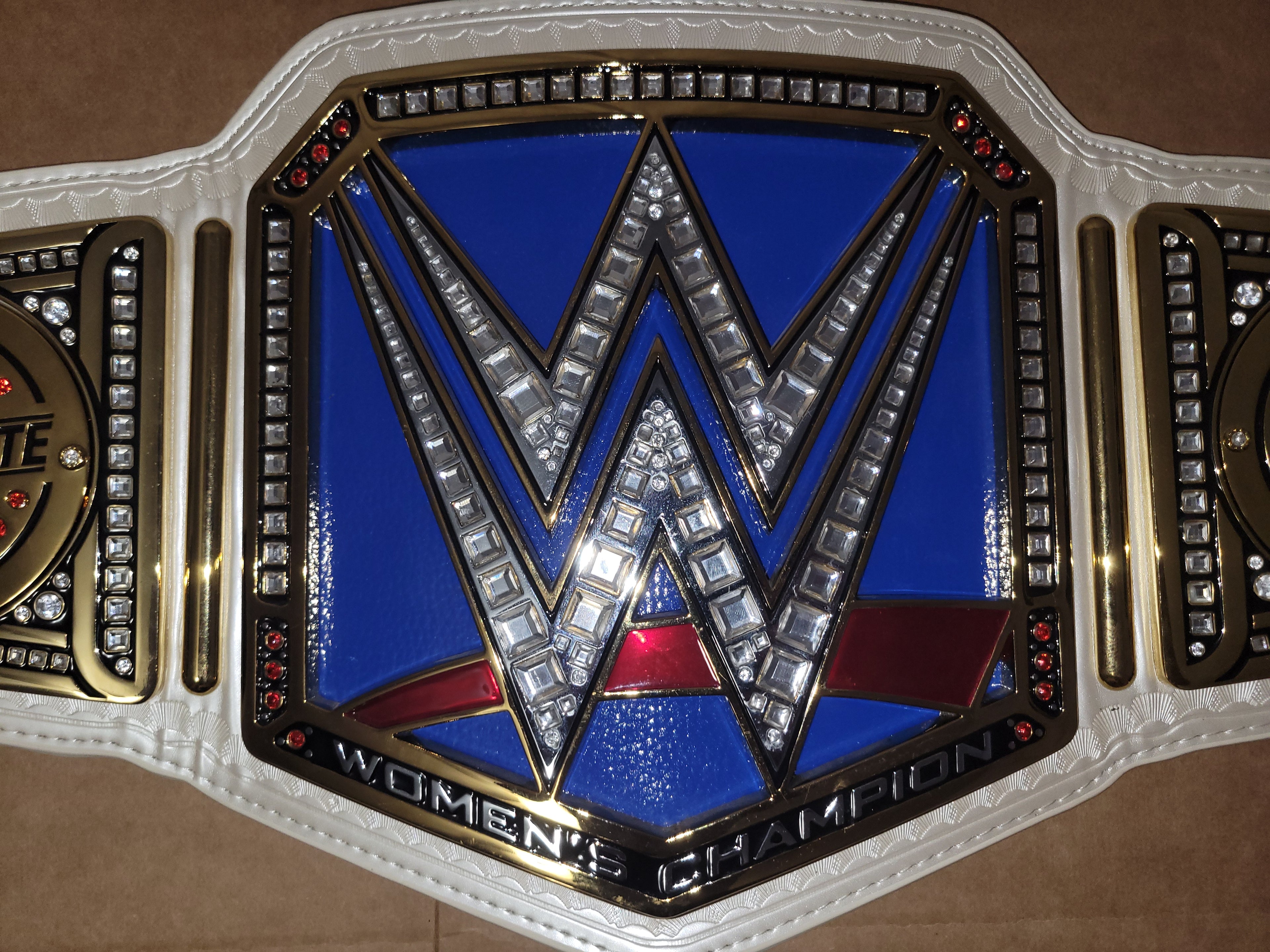 Official WWE Shop Women's Smackdown Replica Title Belt w/ Charlotte Flair Side Plates